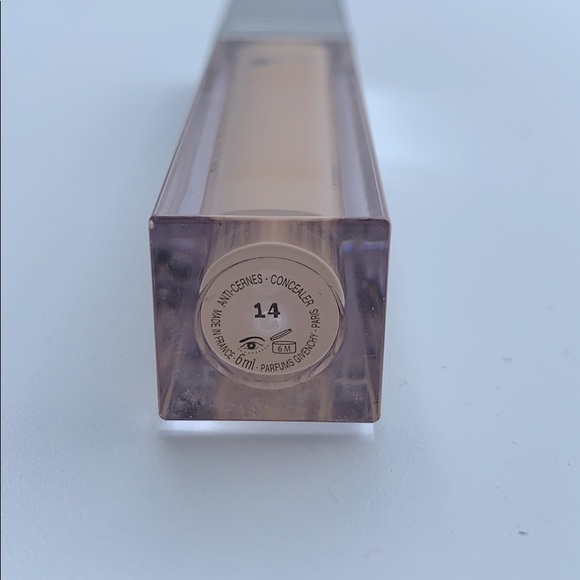 Givenchy concealer - Picture 3 of 3